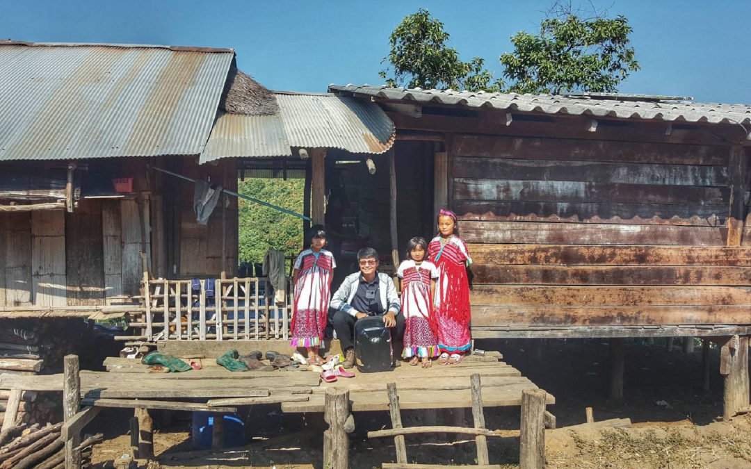 ชมการทอผ้า ในบ้านผาแดงเหนือ
