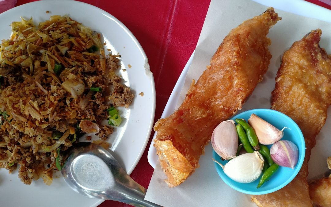 ปลาส้มทอด ลาบปลา แอ๋มลาบปลา